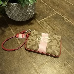 💜 Coach small wristlet